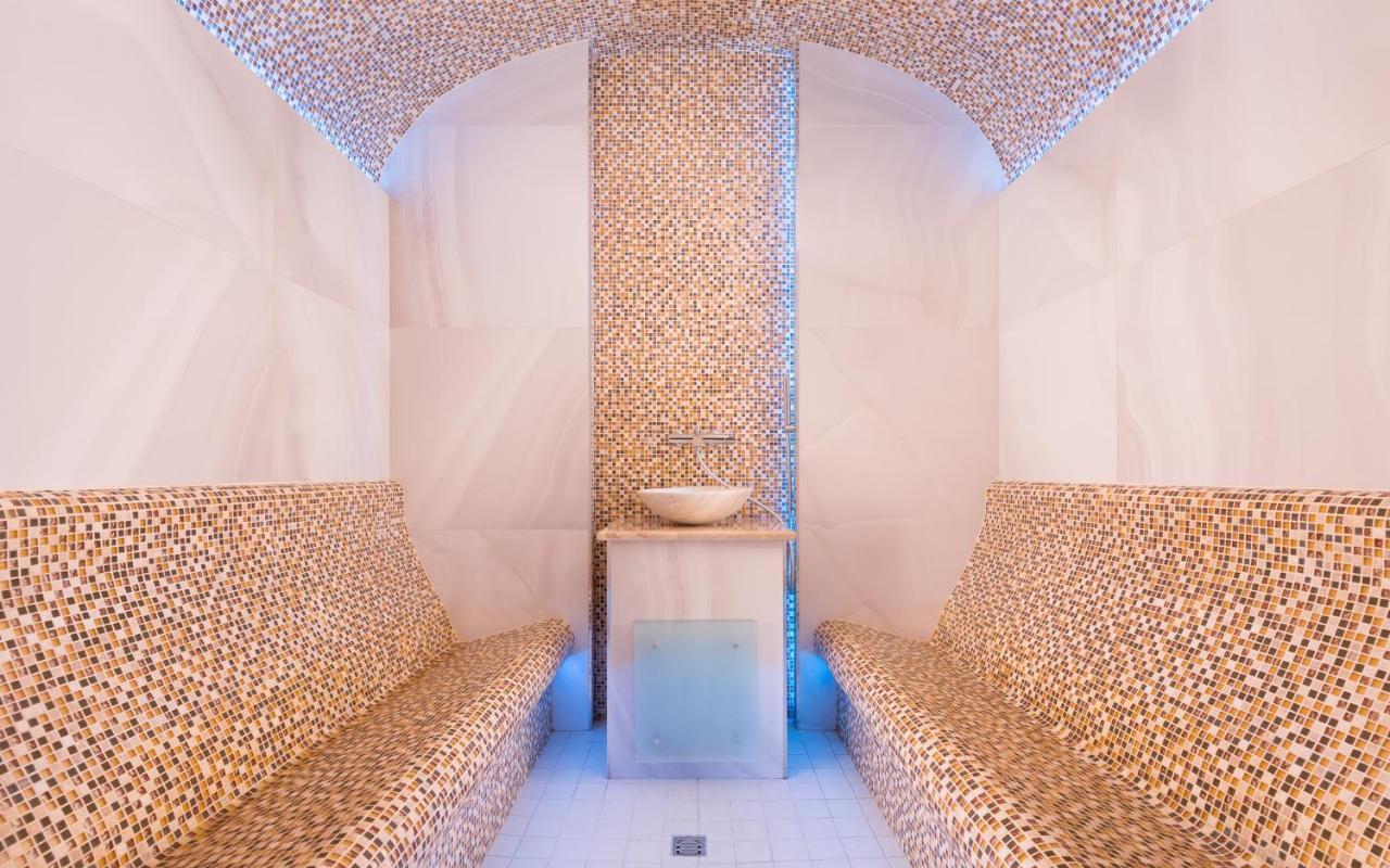 Lotte Hotel سامارا المظهر الخارجي الصورة A hammam in a spa