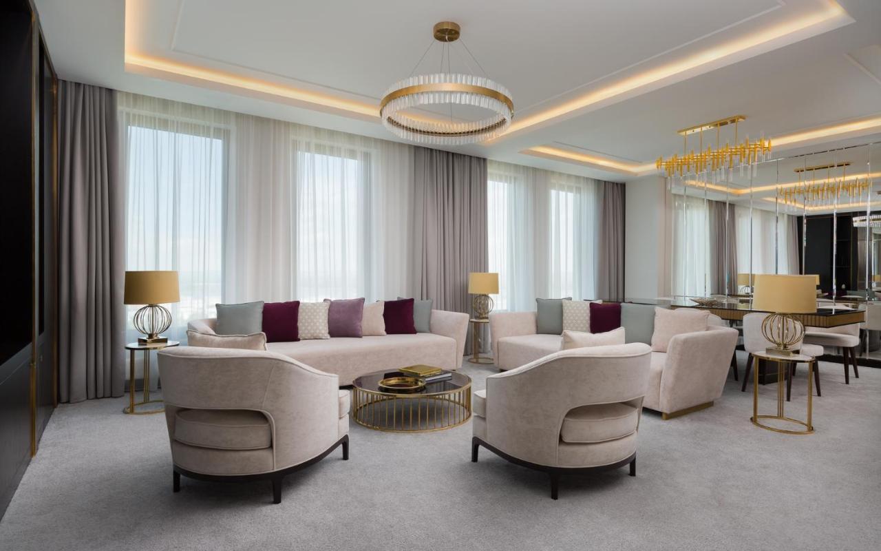 Lotte Hotel سامارا المظهر الخارجي الصورة The interior of a suite at the hotel