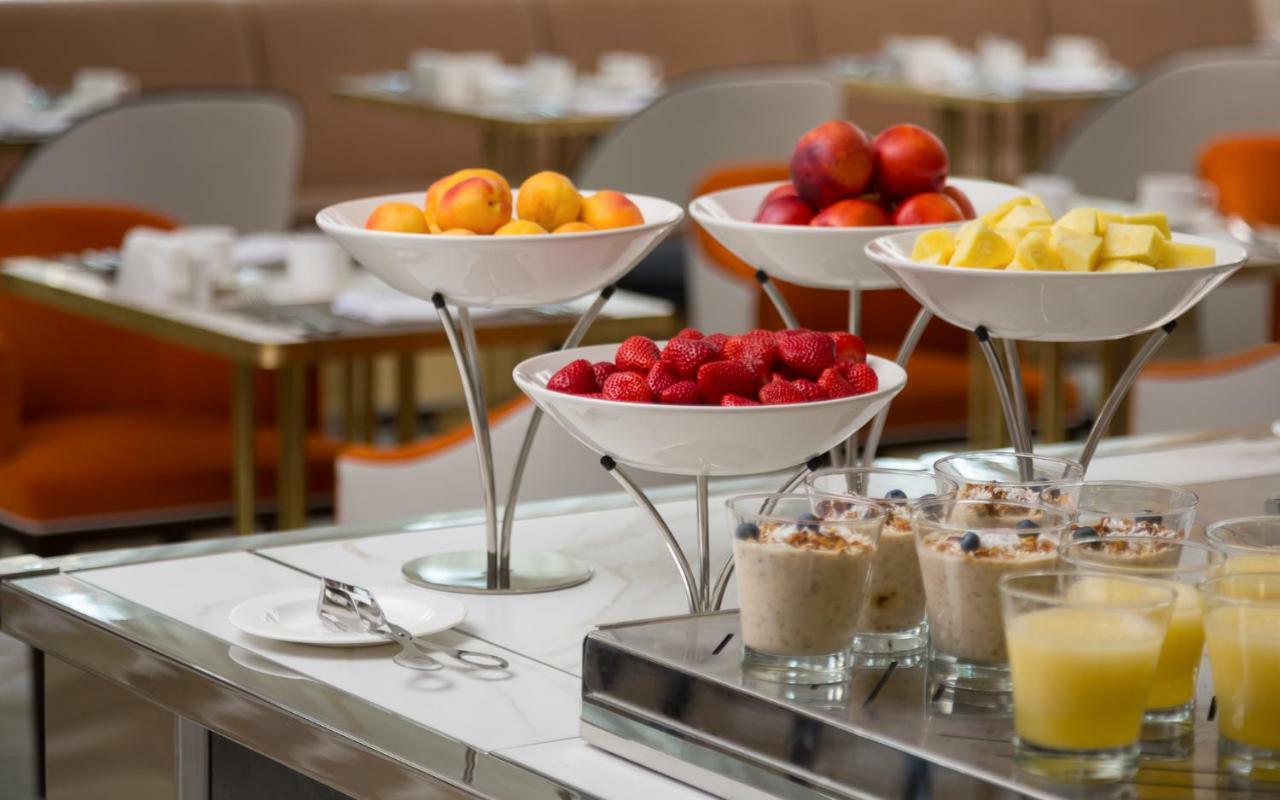 Lotte Hotel سامارا المظهر الخارجي الصورة A fruit salad bar